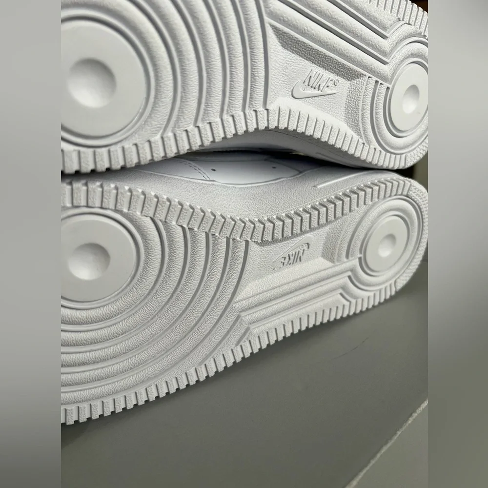 NIKE Air Force 1’s~ NIB - Picture 13 of 14